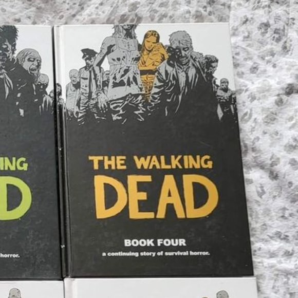 The Walking Dead Graphic Novel - Book Four - Picture 1 of 2